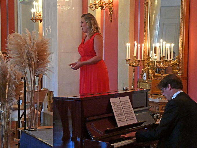 Mezzosopranen Tone Kummervold sang akkompagnert av Boris Schäfer. Foto: Sven Gj. Gjeruldsen, Det kongelige hoff